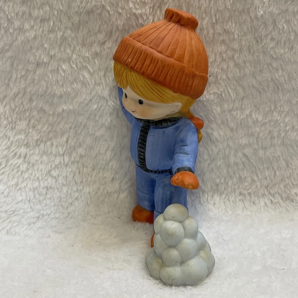 Vintage Enesco Girl Throwing Snowball 1984‎ Figurine Country Cousins